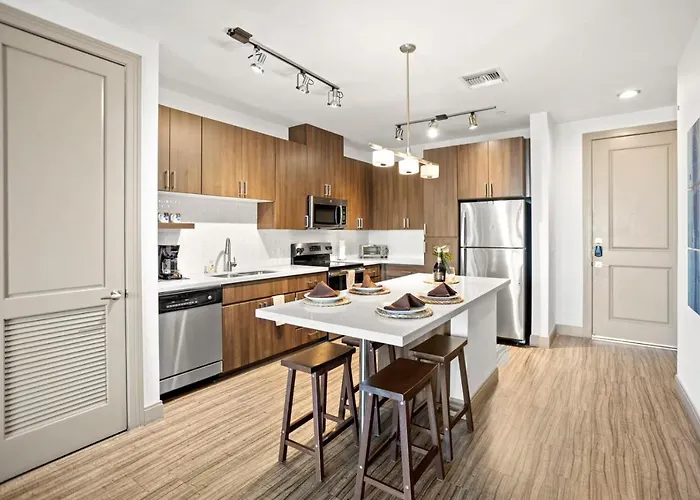 Modern Town Penthouse By Cozysuites Apartment