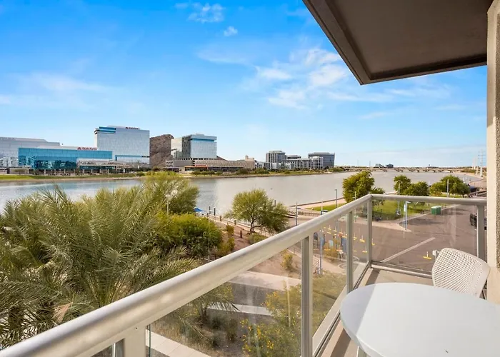 Modern Town Penthouse By Cozysuites Apartment *