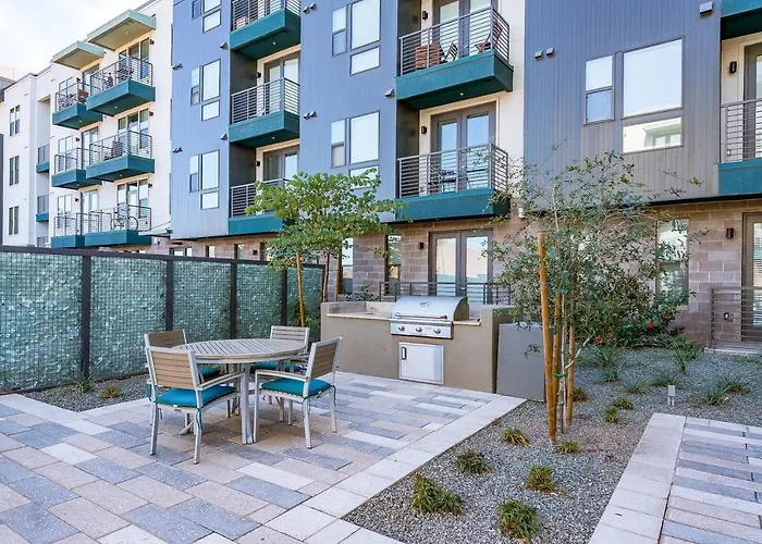 Modern Town Penthouse By Cozysuites Tempe